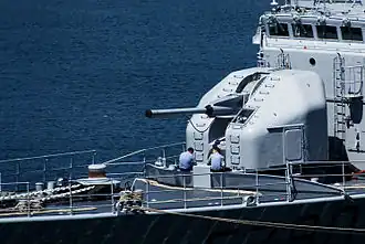 Canon de 100&nbsp;mm mod.68 sur le Lieutenant de vaisseau Lavallée.