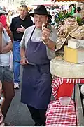 Fromager au marché de Bédoin.