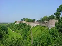 Le front ouest des remparts, XIIIe – XVIe&nbsp;siècle.
