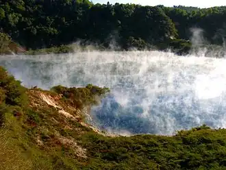 Image illustrative de l’article Frying Pan Lake