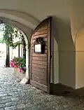 Porte d'entrée, à l'intérieur