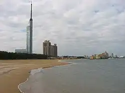 Tour de Fukuoka au bord de l'océan.
