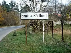 L'entrée du village General Berthelot en Roumanie.