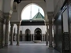 La cour intérieure.