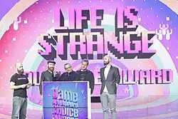 Les développeurs reçoivent le prix du public lors des GDC Awards 2016.