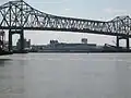 Le ferry Finnjet traversant le pont