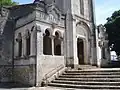 Gaillères, porche de l'église.