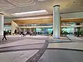 Entrée du nouveau Crystal Lobby (incluant l'entrée du Raffles Hotel)