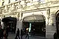 Entrée de la galerie Claridge.