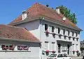 La mairie-école.