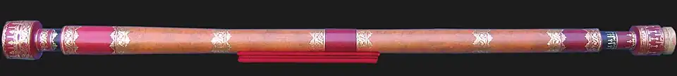 tube long et mince, orange avec 3 bandes pourpre, damasquiné d'argent