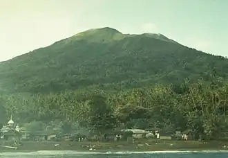 Vue du mont Gamkonora en 1984.