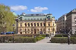 vänster