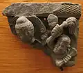 Têtes de Buddha et de Vajrapani. Détail du Dipamkara jataka. Fragment de relief, « style naturaliste ». Schiste vert. Butkara I. Seconde moitié du Ier - IIe&nbsp;siècle. Museo nazionale d'arte orientale MNAO, Rome