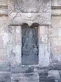 Statue de Ganesh dans une niche à l'est du temple de Sambisari.