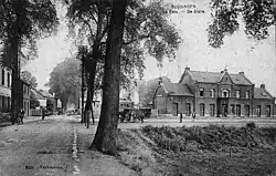 Carte postale ancien bâtiment voyageurs et passage à niveau