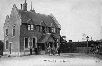 Côté place.