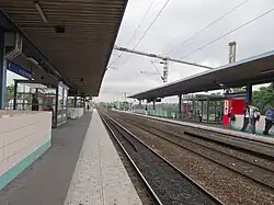 Quai du RER E (direction Paris,en regardant vers le nord).