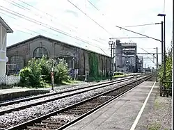 Les installations marchandises de la gare sont situées côté Paris.