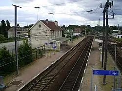 Vue d'ensemble depuis la passerelle, en regardant vers Paris.