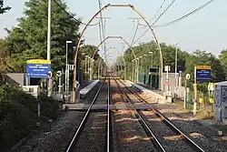 On remarque les ogives typiques de la ligne