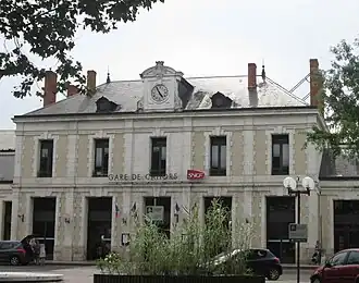 Façade du bâtiment voyageurs de la gare de Cahors.