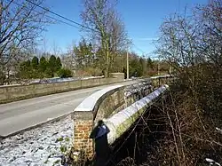 ancien pont routier à la sortie de la gare.