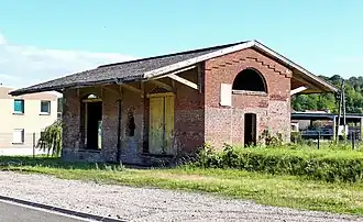 Halle à marchandises abandonnée.