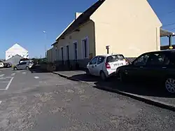 Parvis de la gare.
