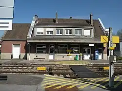 Le bâtiment-voyageurs actuel de la gare de Rochy-Condé.