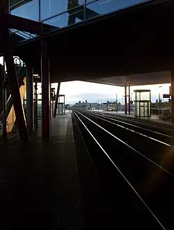 Les quais des TER (au-dessus de ceux de la ligne TGV).