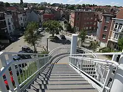 Escaliers et place des Arcades