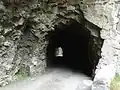 Tunnel à l'entrée de la vallée de la Gaster (en allemand de Suisse : « Gasterntal&nbsp;(de) » ou « Gasteretal »), en amont de Kandersteg, Suisse.
