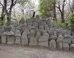 Pierres tombales(供養塔, Kuyōtō)