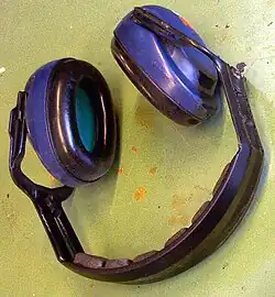 Photo couleur d'un casque.
