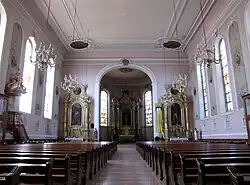 Vue intérieure de la nefvers le chœur.