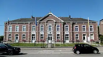 Bibliothèque, ancienne maison communale.