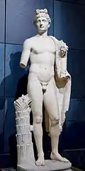 Le génie de l'empereur Domitien, avec l'égide et une corne d'abondance.
