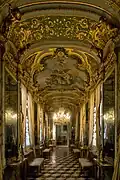 La Galerie des Glaces.