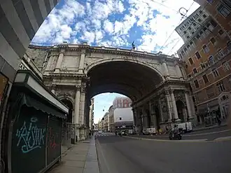 Le Pont monumental.