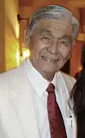 George Ariyoshi, premier Asio-Américain à être gouverneur (Hawaï, 1973-1986).