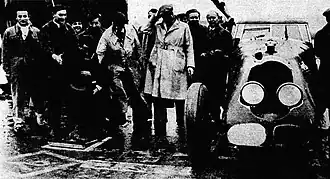 George Eyston, recordman du monde des 24 Heures à Linas-Montlhéry en février 1936, avec un moteur à huile lourde ;