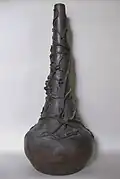 G. A. Charlet, vase en grès, à décor de lézard, Le Tronquay (Calvados), s.d.1901, coll. MAHB-Bayeux.
