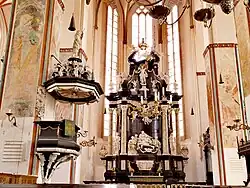 Chaire et maître-autel de l'église Saint-Jacques de Lübeck financés par la famille Rodde (d'où les armoiries sculptées), 1717