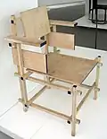 Une chaise de table en 1919.