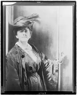 Portrait de la photographe américaine Gertrude Käsebier (vers 1900)