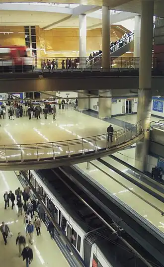Les quais du métro (niveau inférieur) et des Cercanías (niveau supérieur)