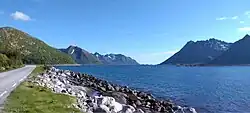 Vue du Gimsøystraumen depuis Vassulneset