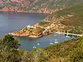 La presqu'île et le hameau de Girolata, en arrivant par le sentier du facteur.