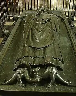 Le gisant de bronze de Geoffroy d'Eu (1223-1236), un des rares gisants de bronze français du XIIIe&nbsp;siècle.